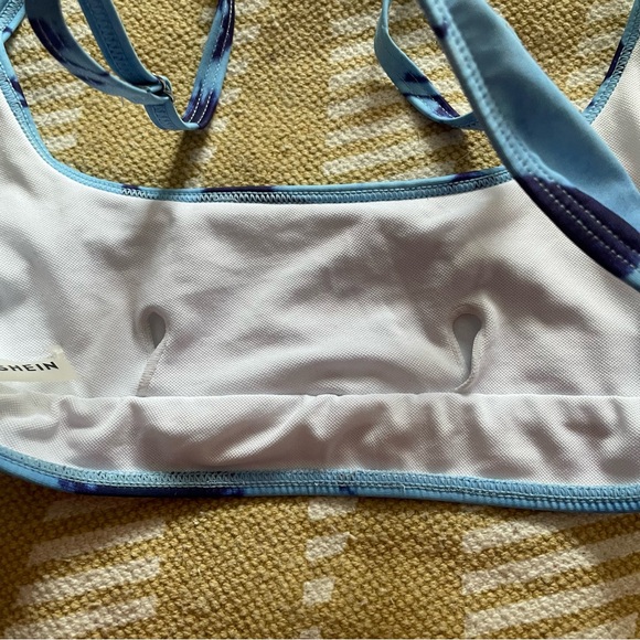 ✌️2/$10✌️ SHEIN Blue 2 Tone Tie Dye Bikini Top - Size Small - Picture 10 of 12